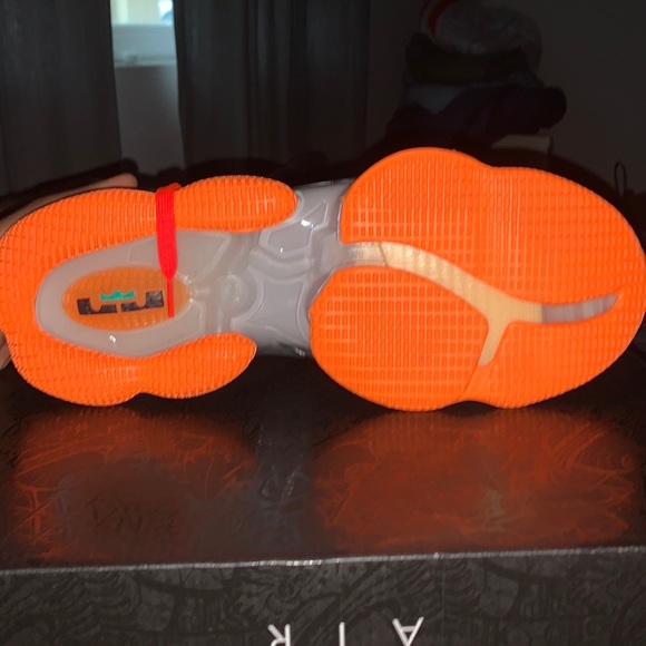 Lebron 19s main image 4